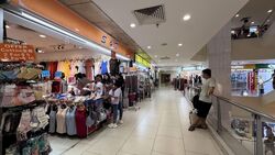 Lucky Plaza (D9), Shop House #628804811